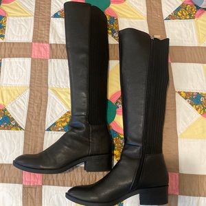 Kenneth Cole brown boots hardly worn stretchy side panels